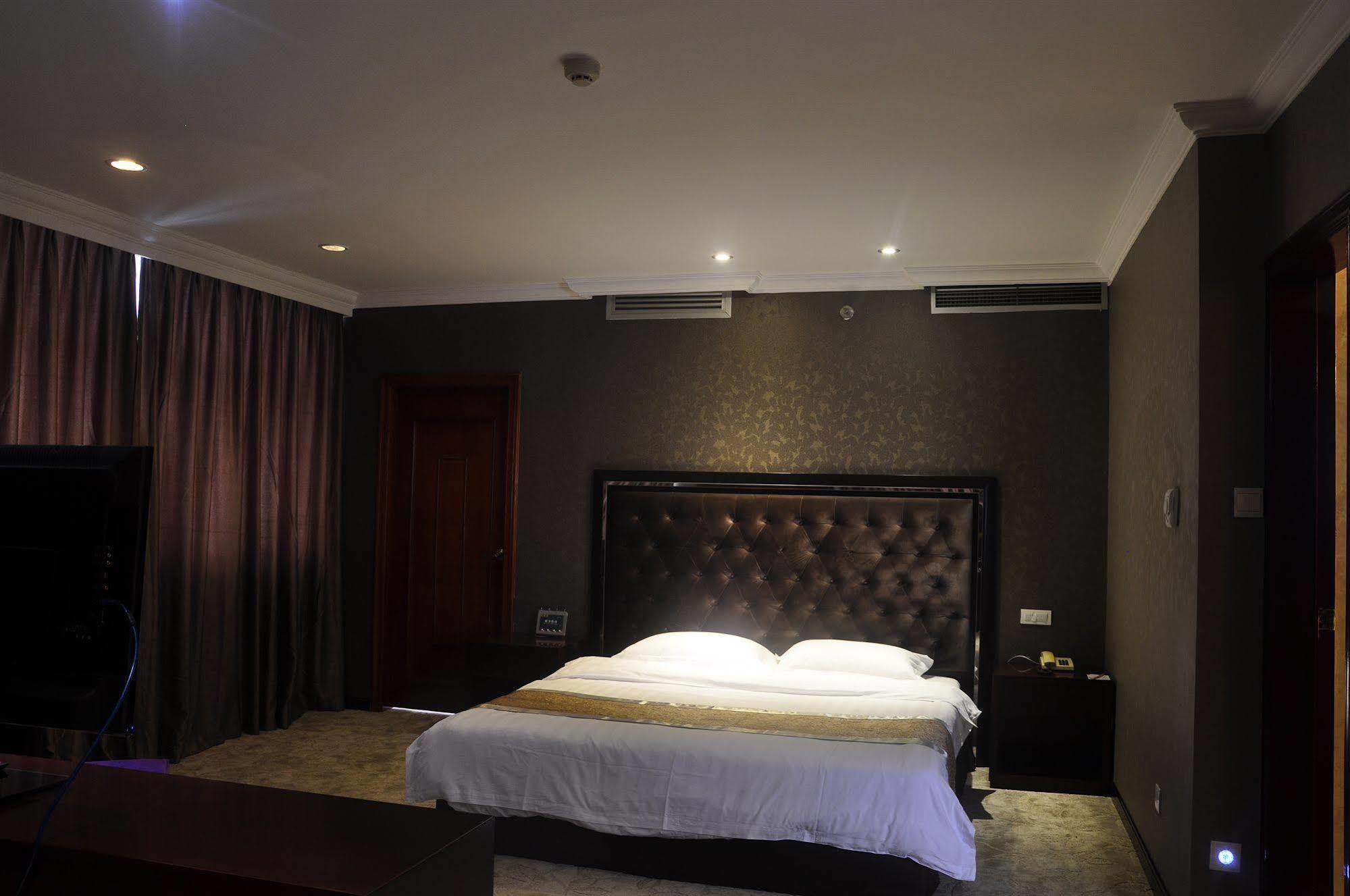 Garden City Hotel Чэнду Экстерьер фото